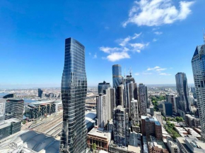 CBD Apt on 48 floor with City and Harbour views